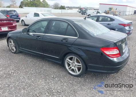 2009 Mercedes-Benz C 300 Sport z USA, uszkodzony, nr VIN WDDGF54X49R040825